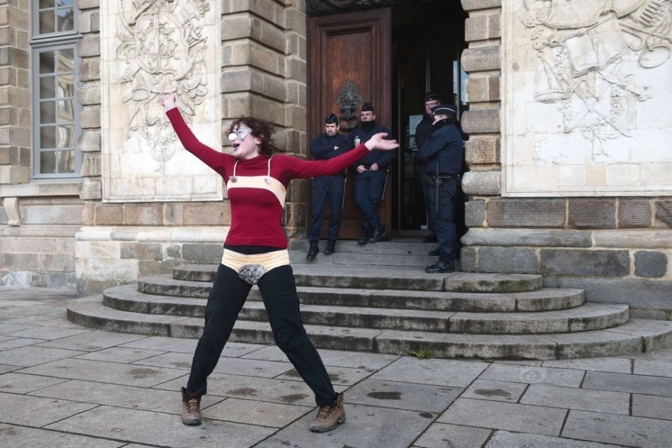 新希望乳业:快速扩张深陷