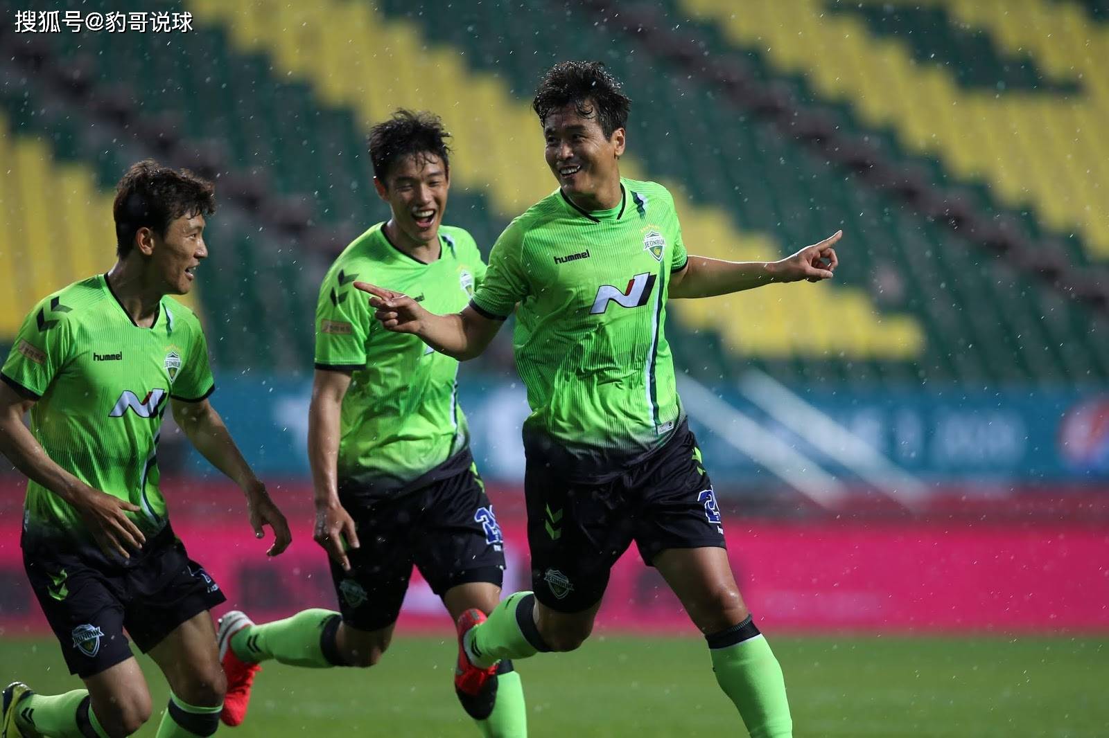 milan米兰app官网-
[韩足总]巅峰之战:全北现代vs蔚山现代,全北现代气势如虹(图9)