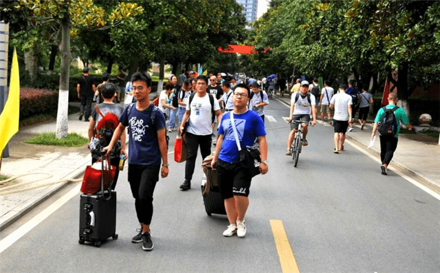 ‘milan米兰’
秋季开学时间已定 最早8月20(图11) ‘milan米兰’
秋季开学时间已定 最早8月20(图11)