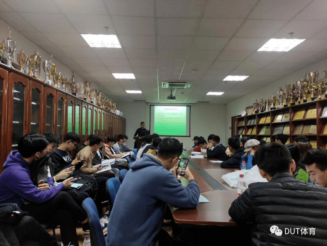 milan米兰app官网-
露锋芒 荣耀绿茵 校五人制足球赛开赛在即(图3)